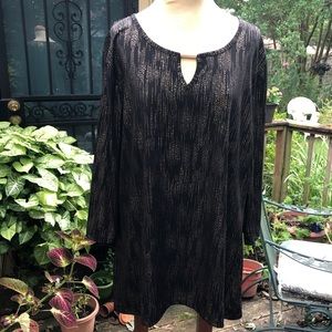 Black and gold keyhole top. Excellent condition.